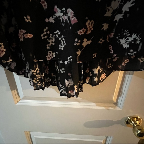 Floral pleat-back long sleeve top - Picture 6 of 6